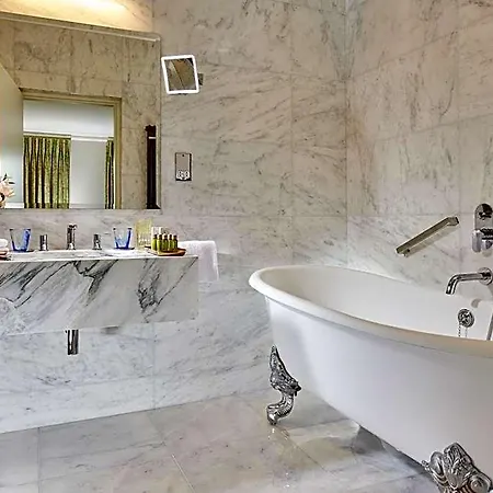 Hotel Actons